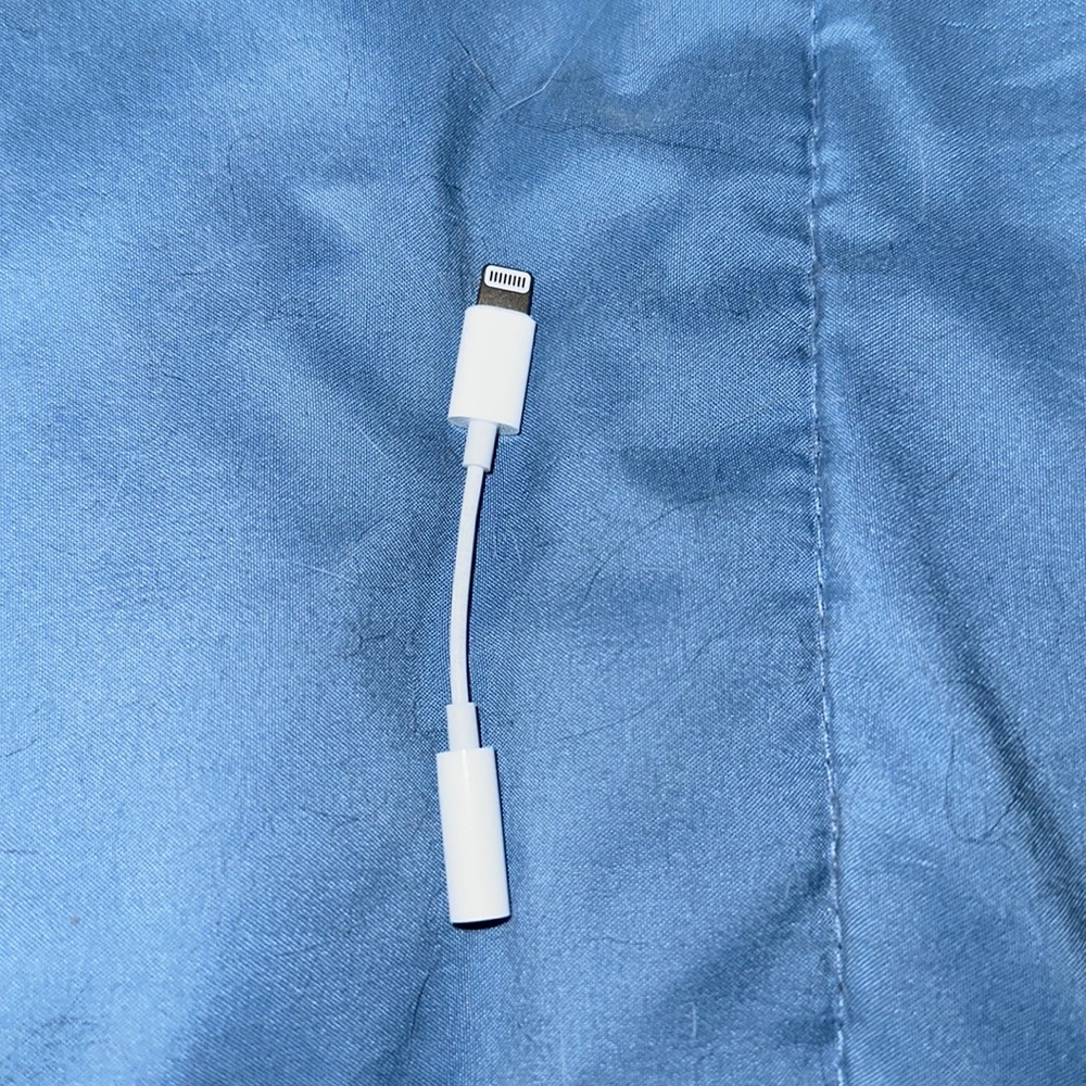 New Apple Lightning 3.5mm Headphone Jack Adapter